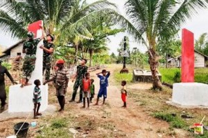 Satgas Pamtas RI-PNG Cat Gapura Kampung Kondo